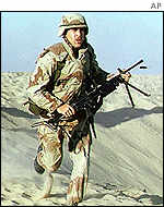 A US solider in the Saudi desert